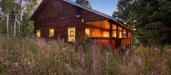 12MILES to Yellowstone-HotTub+EVCharger+HUGE!