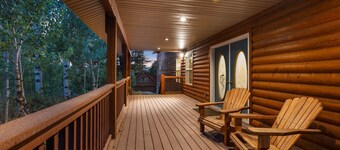 American Bison | Yellowstone, Game Room, Hot Tub, Fire Pit + EV!