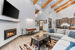 Smart TV y chimenea
