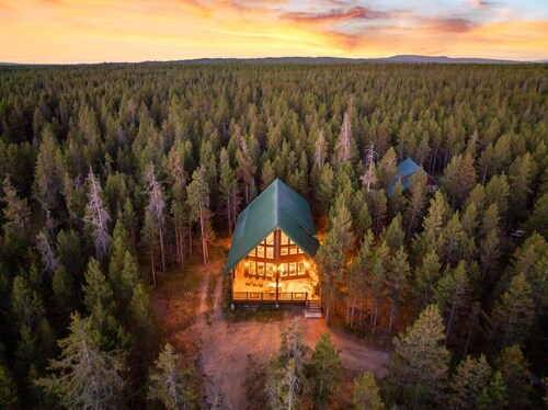 Pine Haven Lodge | Hot Tub, Yellowstone, Family Friendly, Fire Pit!