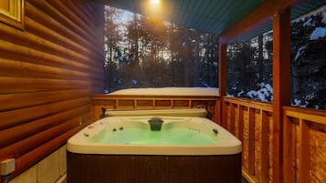 Indoor spa tub