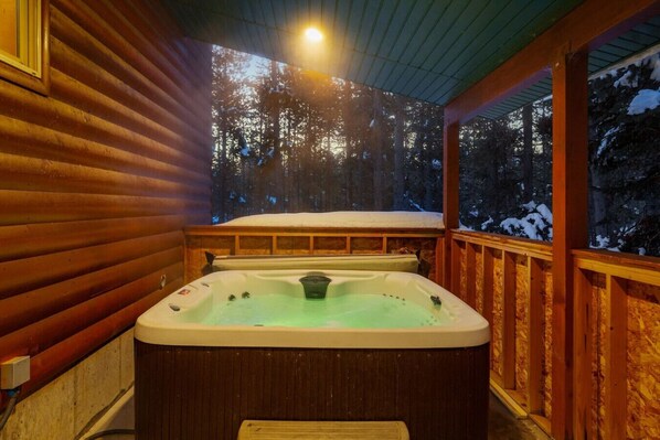 Indoor spa tub