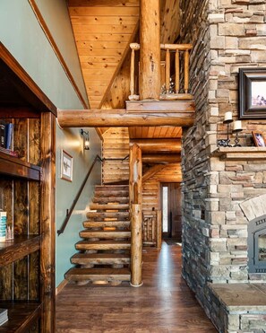 Interior - Luxury Cabin: Hot Tub, Firepit, Pickleball, Views! (Kanab)