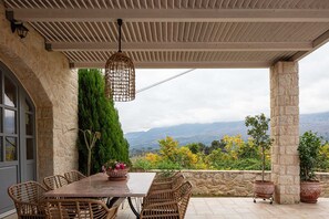 Outdoor dining - Artemis Apollonas Villa I Luxury Escape with Pool! (Chania)