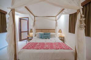 4 bedrooms, WiFi, bed sheets - The Gili Beach Resort Villa.3,  4 BR Villa Gili Trawangan - 50m from The Beach (Lombok Utara)