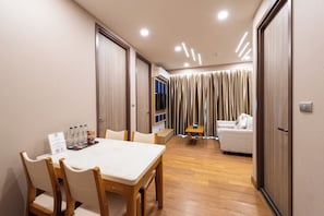 Suite – comfort, 2 soverom, balkong, byutsikt | Wi-fi (inkludert)