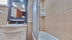 Hårtørrer, håndklæder