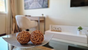 Interior - Seaside Orchid by LovelyStay (Câmara De Lobos)