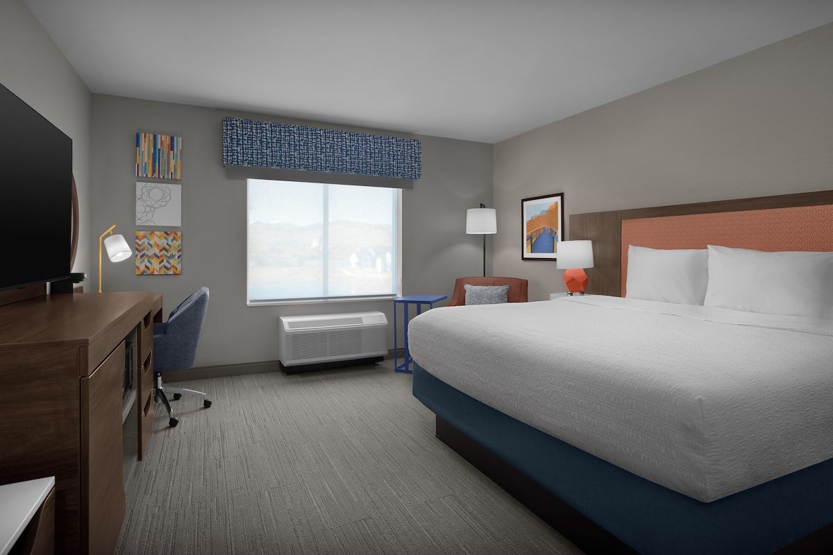 Room, 1 King Bed, Accessible (Hearing) | Desk, laptop workspace, blackout drapes, iron/ironing board