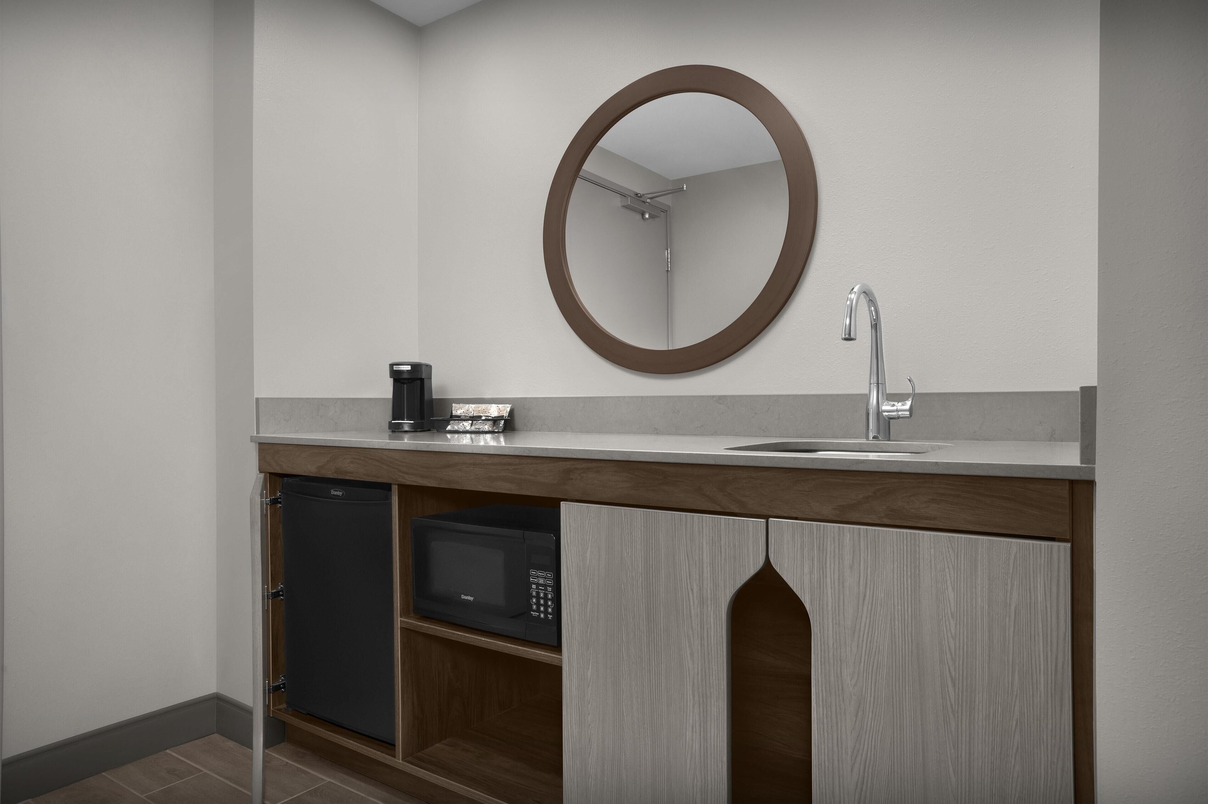 ثلاجة صغيرة