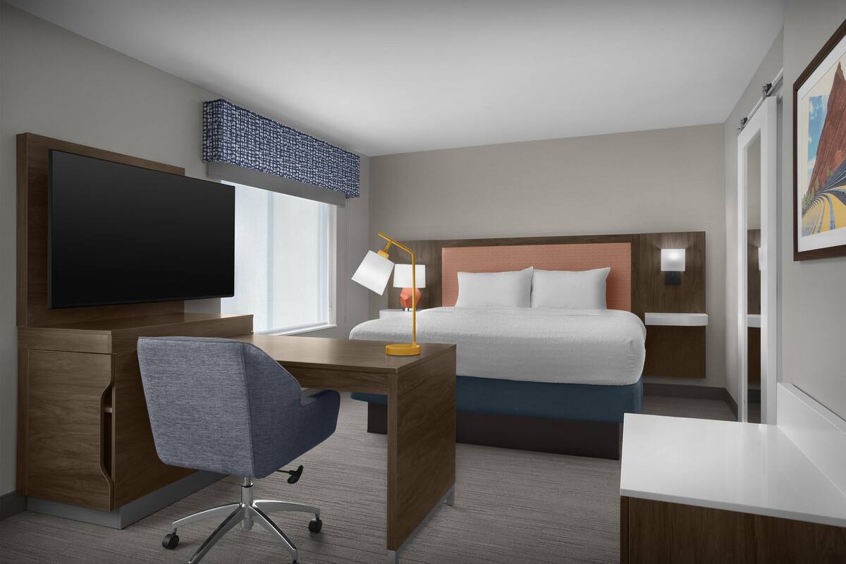 Studio, 1 King Bed, Refrigerator & Microwave (Wet bar) | Desk, laptop workspace, blackout drapes, iron/ironing board