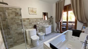 Suite con vasca idromassaggio VENERE | Badezimmer