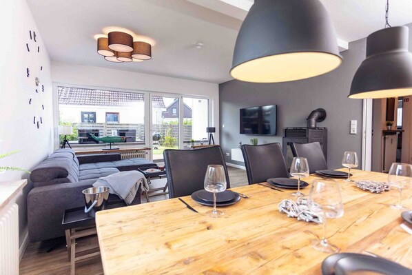 Dining - Apartment 'Büsumer Butze' with Private Garden and Wi-Fi (Büsumer Deichhausen)