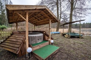 Outdoor spa tub - Apartment 7 – Nature Retreat at the Resort near Lychen (Lychen)