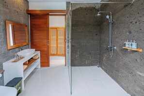 Villa, 1 Bedroom, Private Pool | Bathroom | Separate tub and shower, hair dryer, towels, soap - Arutala Private Villa (Ubud)