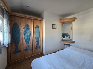 1 bedroom, free WiFi, bed sheets