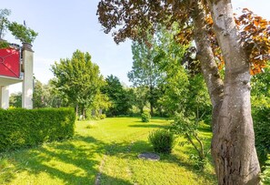 Property grounds - Apartment 'Manns' with Shared Garden, Balcony and Wi-Fi (Wasserburg (Bodensee))