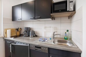 Fridge, microwave, stovetop, dishwasher - Apartment 'Pfauenhof' with Mountain View, Balcony and Wi-Fi (Harztor)