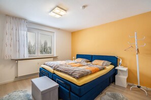 1 bedroom, iron/ironing board, free WiFi, bed sheets - Apartment 'Obergeschoss' with Shared Terrace and Wi-Fi (Freudenstadt)