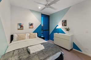 2 bedrooms, desk, iron/ironing board, WiFi