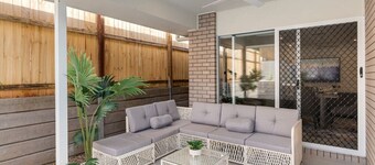 Brand New Modern 5BR House Ducted A/C Near Mall