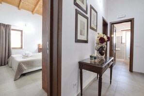 5 عدّة غرف نوم وواي فاي مجانًا وملاءات أسرّة