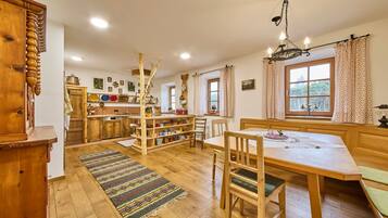 House, 2 Bedrooms, Mountain View, Garden Area | In-room dining