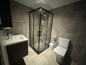 Triple Room, Balcony, City View | Bathroom | Shower, hair dryer, towels, soap - Viyana Boutique Otel (Kutahya)