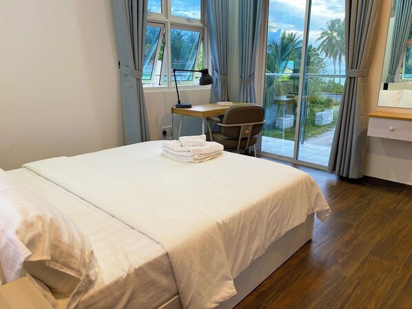 5 bedrooms, in-room safe, desk, iron/ironing board