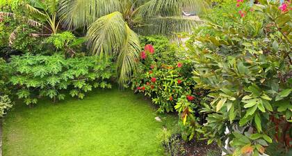 5-Bedroom Retreat, right next to Beach & Easy access to 3 Surf points!