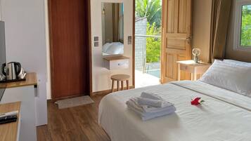 5 bedrooms, in-room safe, desk, iron/ironing board