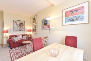 Family Apartment, City View | Living area | Plasma TV