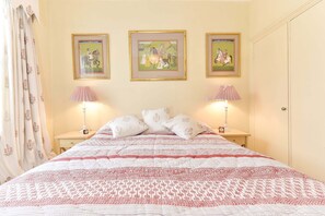 Apartamento familiar, vistas a la ciudad | 2 dormitorios, tabla de planchar con plancha, wifi gratis y ropa de cama