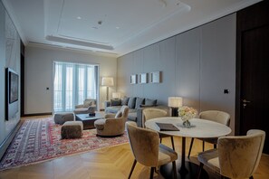 Executive Suite | Living area