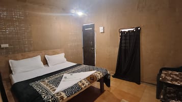 Economy Double Room, Balcony, Garden View