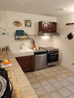 Frigorífic, microones, forn i placa de cuina 