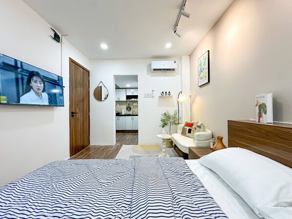 Basic Studio | Desk, free WiFi - UNI DISTRICT 5 SAIGON (Ho Chi Minh City)
