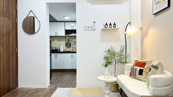 Estudi bàsic | Cuina privada | Frigorífic, placa de cuina i utensilis de cuina, vaixella i coberteria