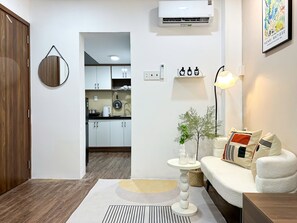 Basic Studio | Private kitchen | Fridge, stovetop, cookware/dishes/utensils - UNI DISTRICT 5 SAIGON (Ho Chi Minh City)