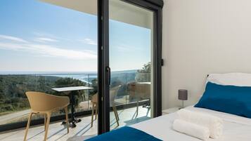 3 bedrooms, iron/ironing board, travel crib, free WiFi