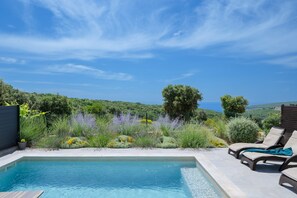 Outdoor pool - Villa Artec with Sea View and Private Pool (Marcana)