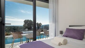 3 bedrooms, iron/ironing board, travel crib, free WiFi