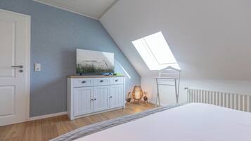 2 bedrooms, desk, travel crib, free WiFi