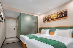 Superior Twin Room, City View | Laptop workspace, free WiFi - FengYue hotel (Guangzhou)