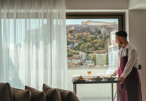 Iconic Suite (Acropolis View) | Σεντόνια από αιγυπτιακό βαμβάκι, κλινοσκεπάσματα υψηλής ποιότητας 