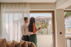 Iconic Suite (Acropolis View) | Σεντόνια από αιγυπτιακό βαμβάκι, κλινοσκεπάσματα υψηλής ποιότητας 