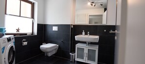 Dusch, hårtork och handdukar