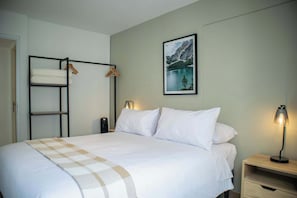 2 habitaciones, tabla de planchar con plancha, wifi y ropa de cama 