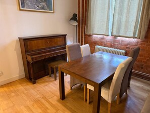 Dining - Mordern 2-bedroom in the Heart of Canterbury (Canterbury)