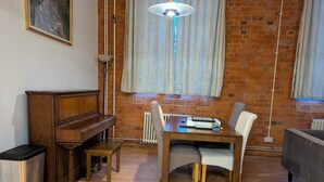 Dining - Mordern 2-bedroom in the Heart of Canterbury (Canterbury)